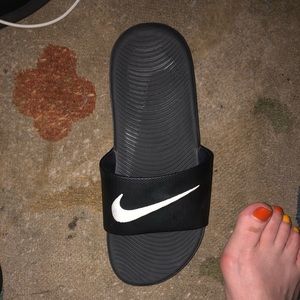 Black nike slides.